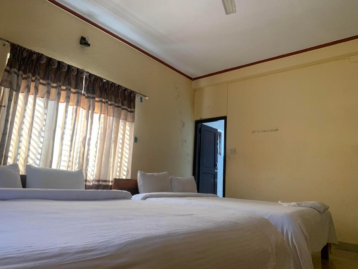 Hotel Peace Ganga Inn ポカラ エクステリア 写真