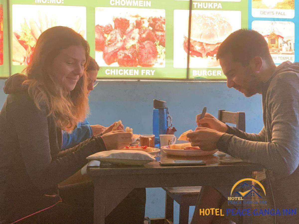 Hotel Peace Ganga Inn ポカラ エクステリア 写真