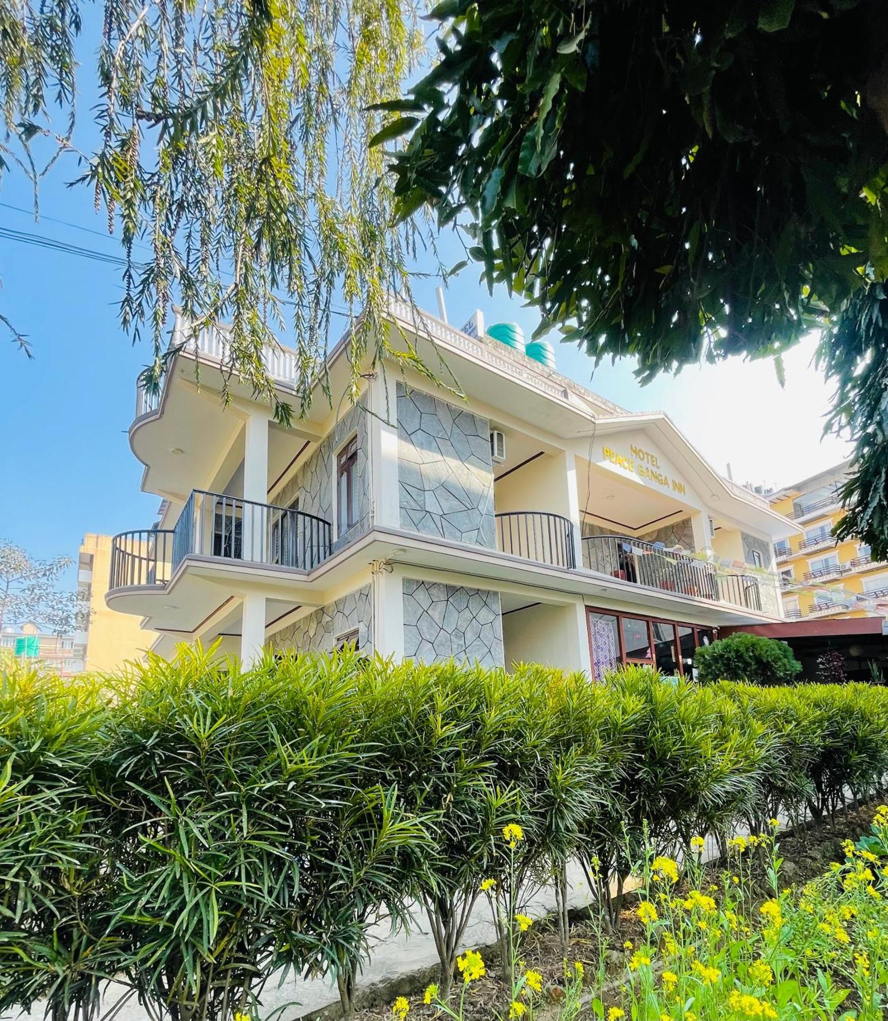 Hotel Peace Ganga Inn ポカラ エクステリア 写真