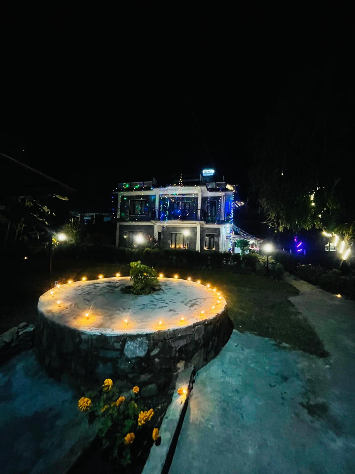 Hotel Peace Ganga Inn ポカラ エクステリア 写真