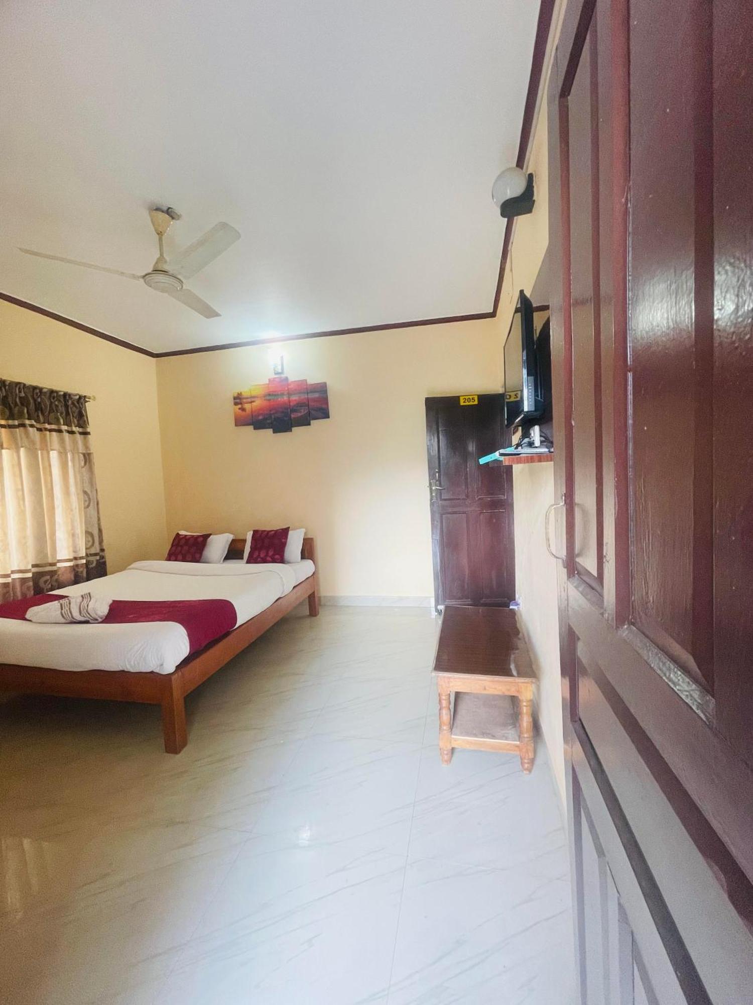 Hotel Peace Ganga Inn ポカラ エクステリア 写真