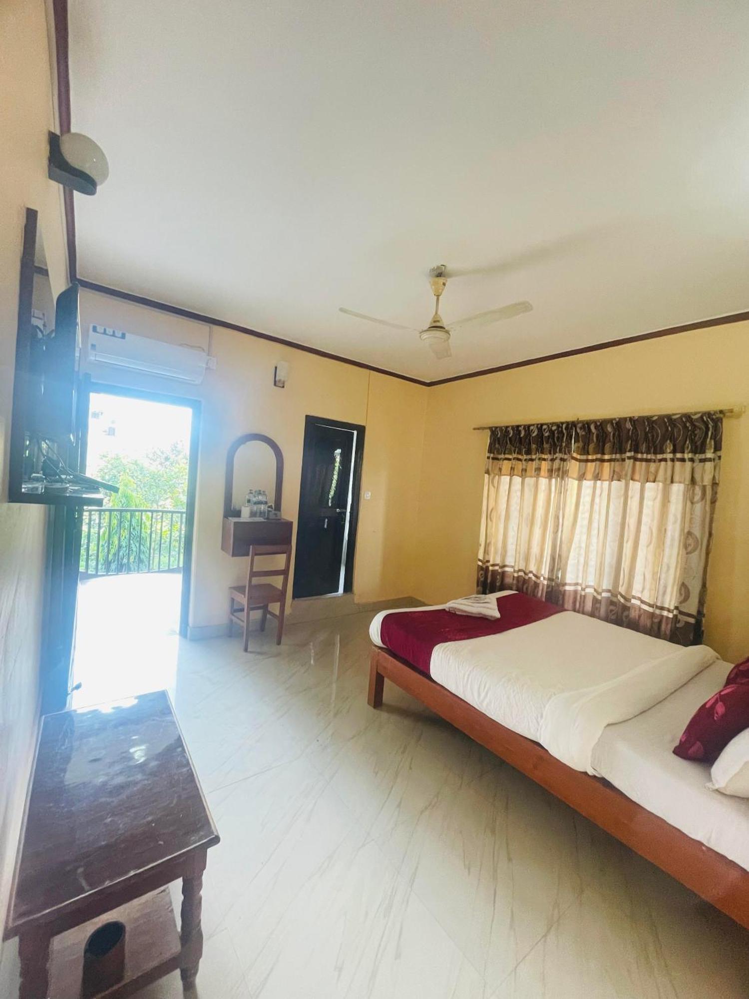 Hotel Peace Ganga Inn ポカラ エクステリア 写真