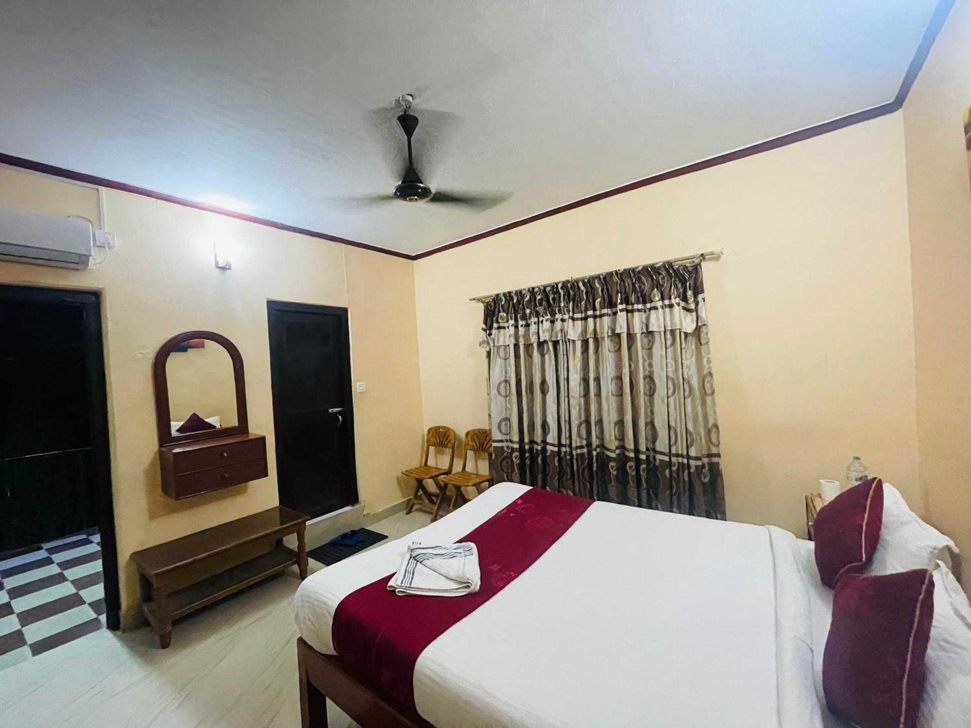 Hotel Peace Ganga Inn ポカラ エクステリア 写真